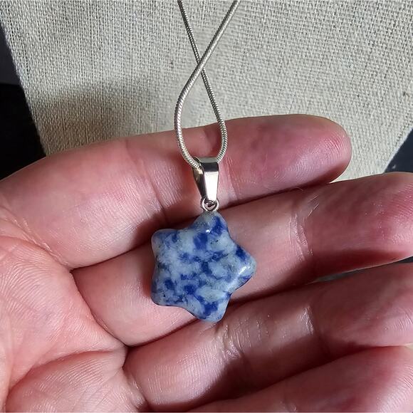 Boutique New Sodalite Star pendant on chain - Picture 5 of 8